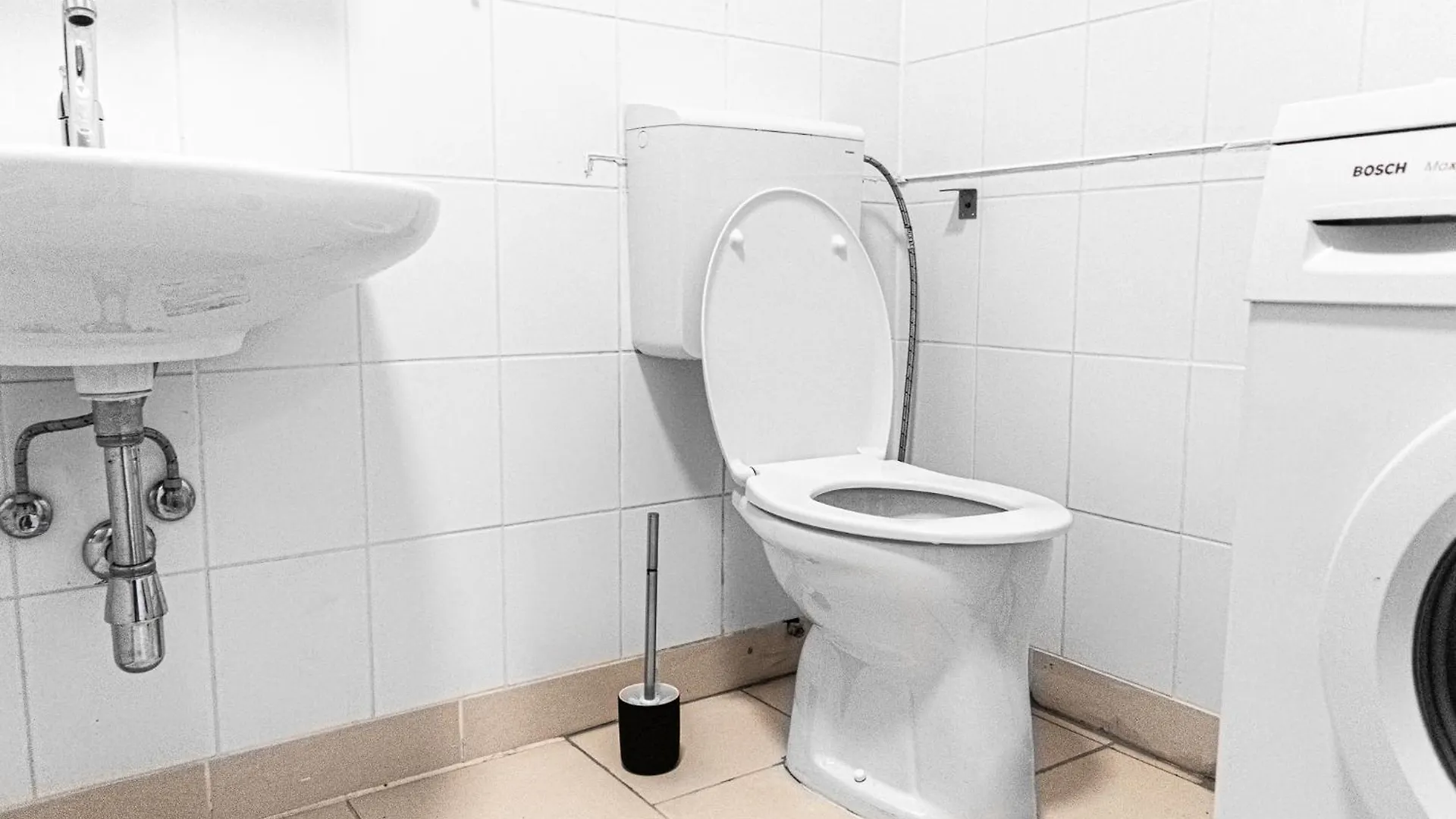 Cozy 2Br Apt With Tv & Netflix, Steps From Akh Vienna Austria
