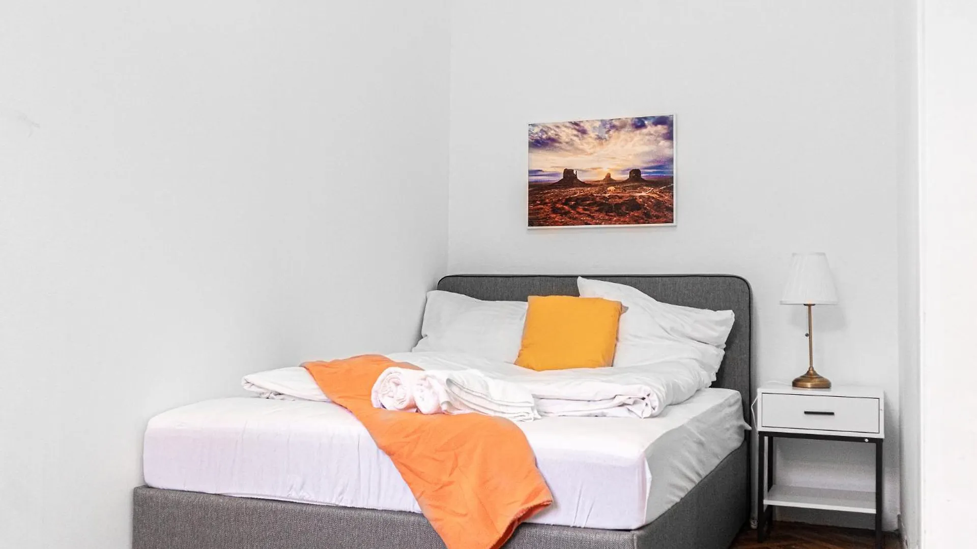Apartment Cozy 2Br Apt With Tv & Netflix, Steps From Akh Vienna